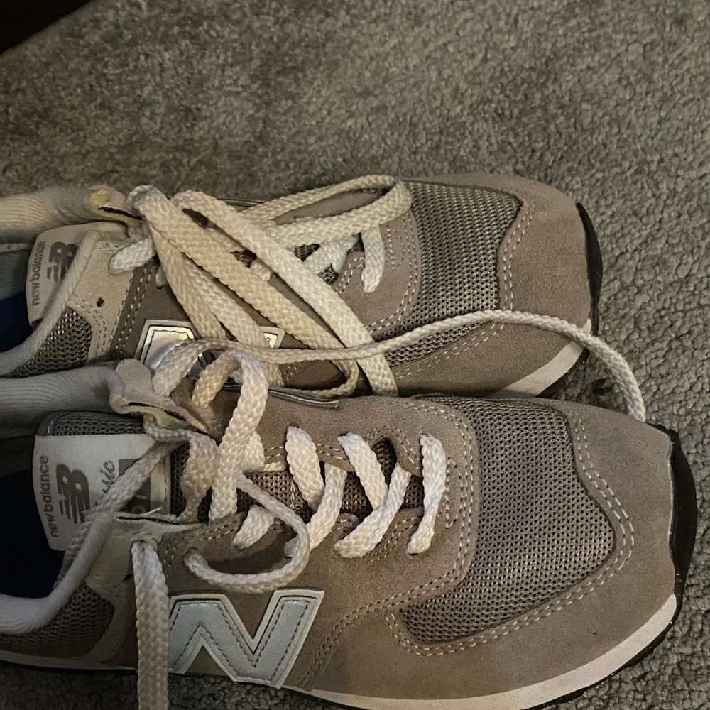 New Balance 574 Core Sneakers - Taupe and Gray Women size 7.5 - Picture 3 of 4